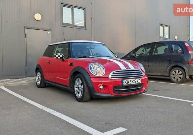 Красный Мини Hatch, объемом двигателя 1.6 л и пробегом 180 тыс. км за 7300 $, фото 1 на Automoto.ua