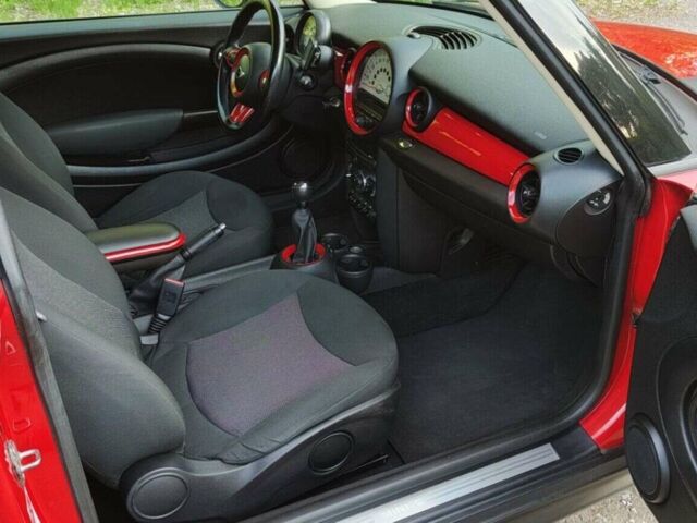 Красный Мини Hatch, объемом двигателя 1.6 л и пробегом 207 тыс. км за 7500 $, фото 1 на Automoto.ua
