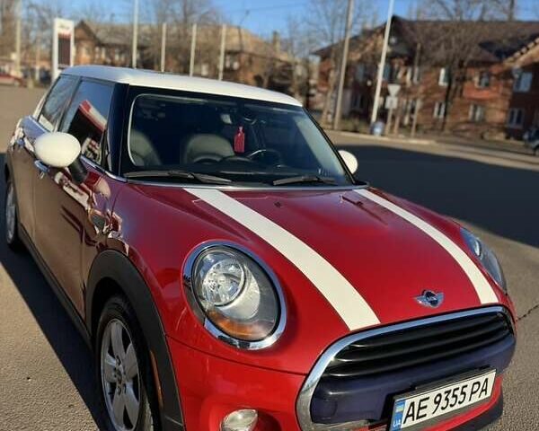 Червоний Міні Hatch, об'ємом двигуна 1.5 л та пробігом 122 тис. км за 12100 $, фото 1 на Automoto.ua
