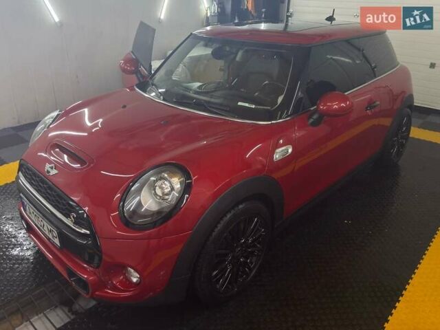 Красный Мини Hatch, объемом двигателя 2 л и пробегом 192 тыс. км за 13000 $, фото 1 на Automoto.ua