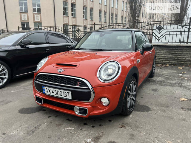 Красный Мини Hatch, объемом двигателя 2 л и пробегом 25 тыс. км за 19000 $, фото 1 на Automoto.ua