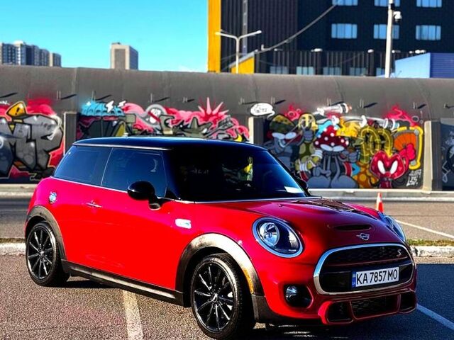 Красный Мини Hatch, объемом двигателя 2 л и пробегом 30 тыс. км за 20000 $, фото 1 на Automoto.ua