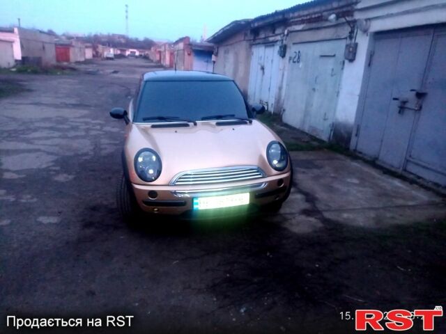 Желтый Мини Hatch, объемом двигателя 1.6 л и пробегом 200 тыс. км за 4800 $, фото 1 на Automoto.ua