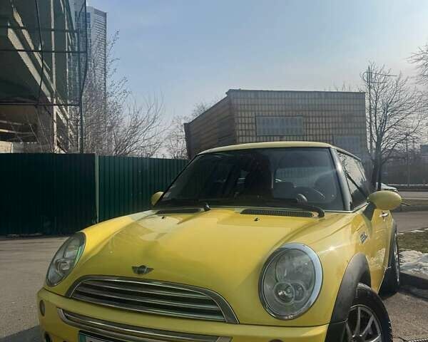 Желтый Мини Hatch, объемом двигателя 1.6 л и пробегом 200 тыс. км за 6200 $, фото 1 на Automoto.ua