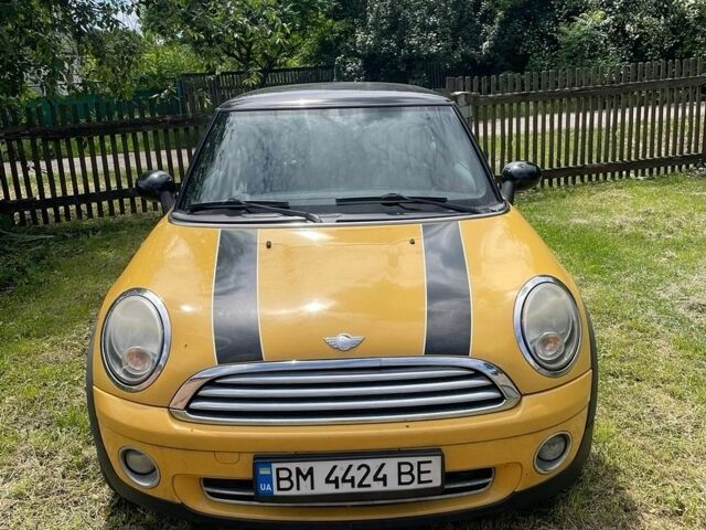 Желтый Мини Hatch, объемом двигателя 1.6 л и пробегом 159 тыс. км за 6000 $, фото 1 на Automoto.ua