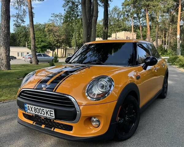 Желтый Мини Hatch, объемом двигателя 1.5 л и пробегом 125 тыс. км за 11800 $, фото 1 на Automoto.ua