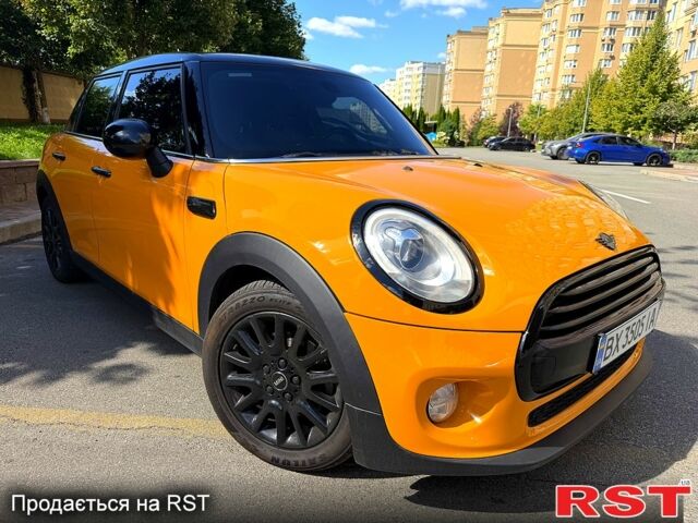 Желтый Мини Hatch, объемом двигателя 1.5 л и пробегом 0 тыс. км за 15000 $, фото 1 на Automoto.ua