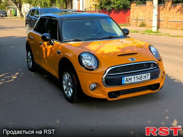 Желтый Мини Hatch, объемом двигателя 2 л и пробегом 96 тыс. км за 14800 $, фото 1 на Automoto.ua