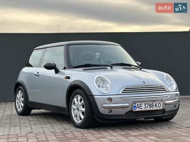 Серый Мини Hatch, объемом двигателя 1.6 л и пробегом 213 тыс. км за 4500 $, фото 1 на Automoto.ua