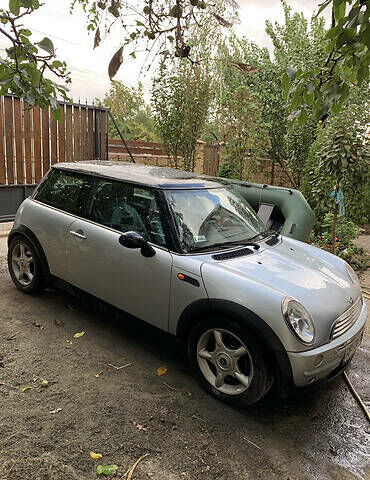 Сірий Міні Hatch, об'ємом двигуна 1.6 л та пробігом 130 тис. км за 4900 $, фото 1 на Automoto.ua