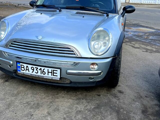 Серый Мини Hatch, объемом двигателя 16 л и пробегом 200 тыс. км за 3450 $, фото 1 на Automoto.ua