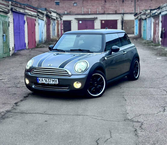 Сірий Міні Hatch, об'ємом двигуна 1.6 л та пробігом 270 тис. км за 4950 $, фото 1 на Automoto.ua