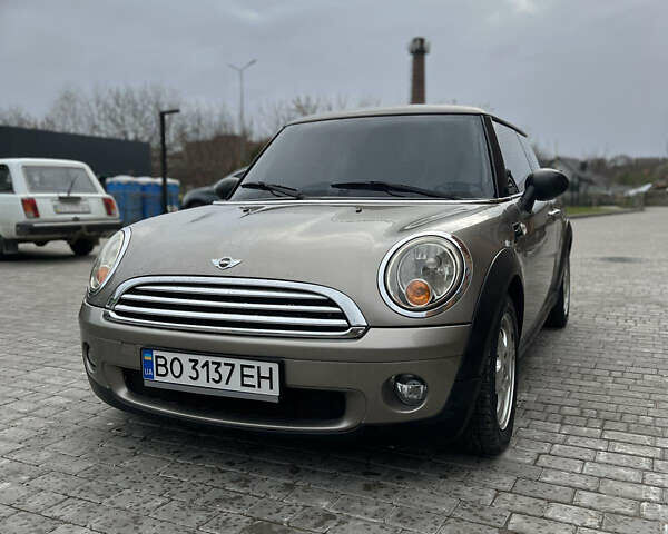 Серый Мини Hatch, объемом двигателя 1.6 л и пробегом 206 тыс. км за 6000 $, фото 1 на Automoto.ua