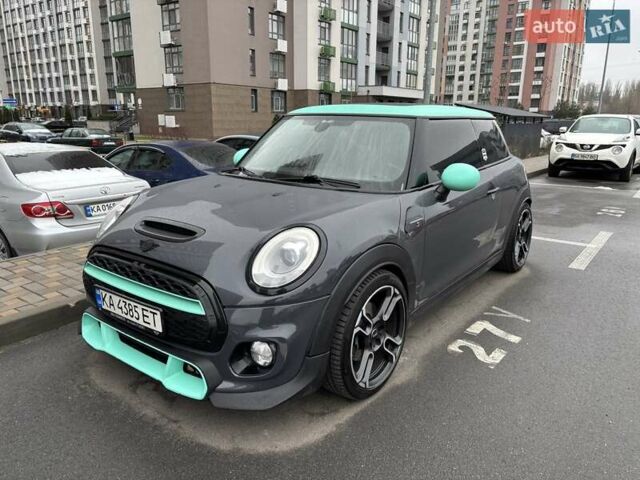 Серый Мини Hatch, объемом двигателя 2 л и пробегом 184 тыс. км за 13900 $, фото 1 на Automoto.ua