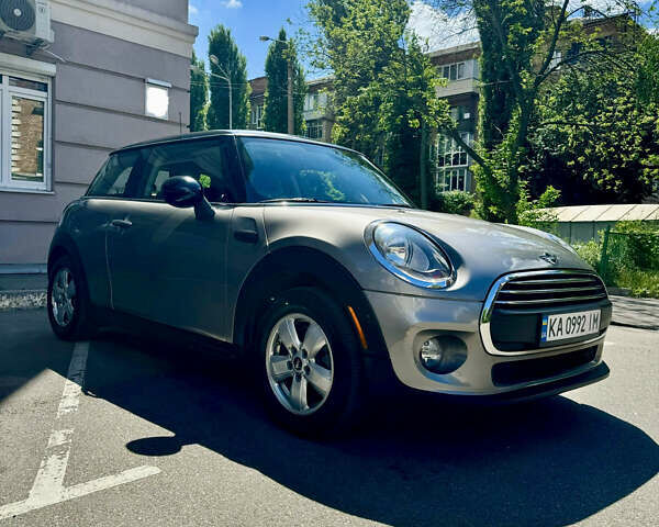 Сірий Міні Hatch, об'ємом двигуна 1.5 л та пробігом 61 тис. км за 10900 $, фото 1 на Automoto.ua