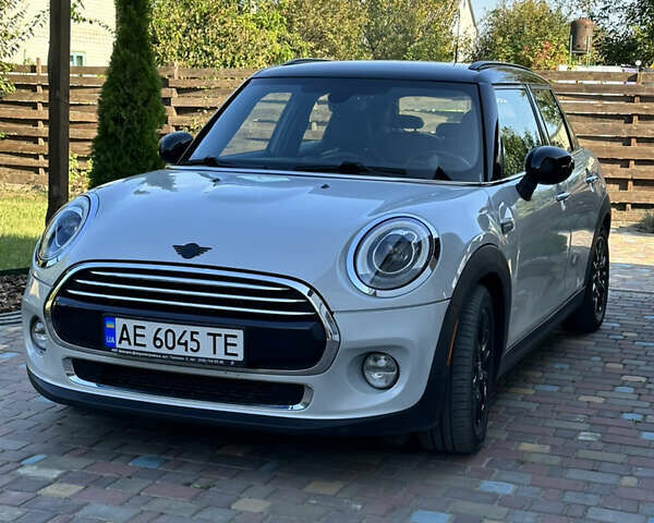 Серый Мини Hatch, объемом двигателя 1.5 л и пробегом 59 тыс. км за 14999 $, фото 1 на Automoto.ua