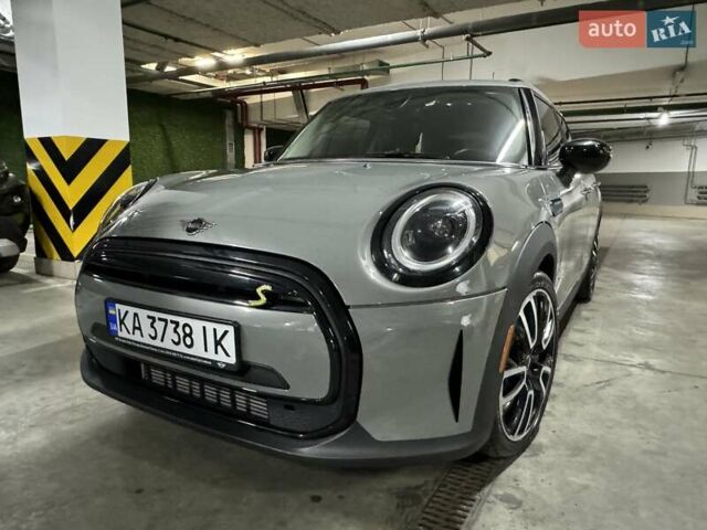 Сірий Міні Hatch, об'ємом двигуна 1.5 л та пробігом 29 тис. км за 20900 $, фото 1 на Automoto.ua