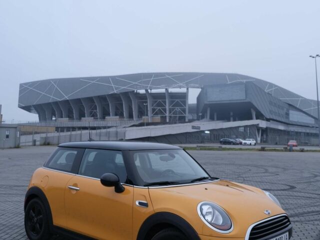 Помаранчевий Міні Hatch, об'ємом двигуна 1.5 л та пробігом 45 тис. км за 13100 $, фото 1 на Automoto.ua
