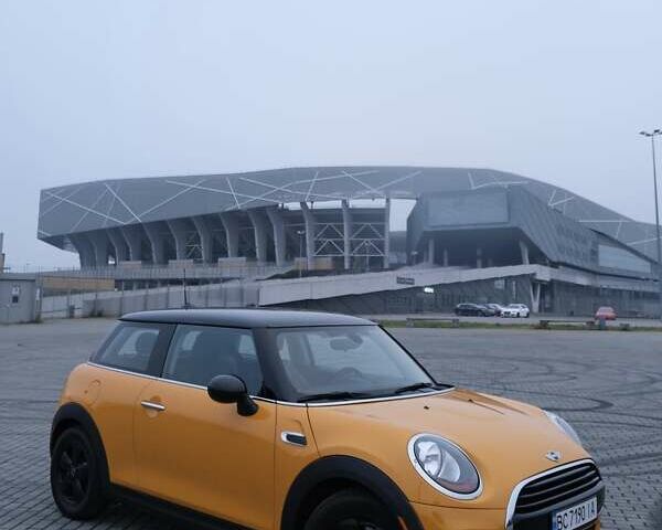 Помаранчевий Міні Hatch, об'ємом двигуна 1.5 л та пробігом 45 тис. км за 13100 $, фото 1 на Automoto.ua