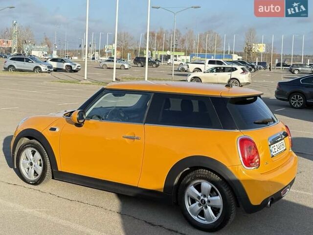 Оранжевый Мини Hatch, объемом двигателя 1.5 л и пробегом 65 тыс. км за 13000 $, фото 1 на Automoto.ua