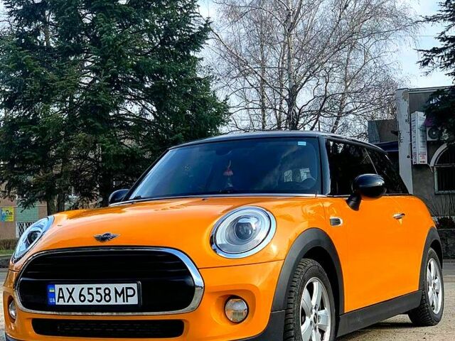 Оранжевый Мини Hatch, объемом двигателя 1.5 л и пробегом 74 тыс. км за 16000 $, фото 1 на Automoto.ua
