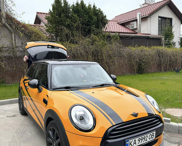 Оранжевый Мини Hatch, объемом двигателя 1.5 л и пробегом 108 тыс. км за 15500 $, фото 1 на Automoto.ua
