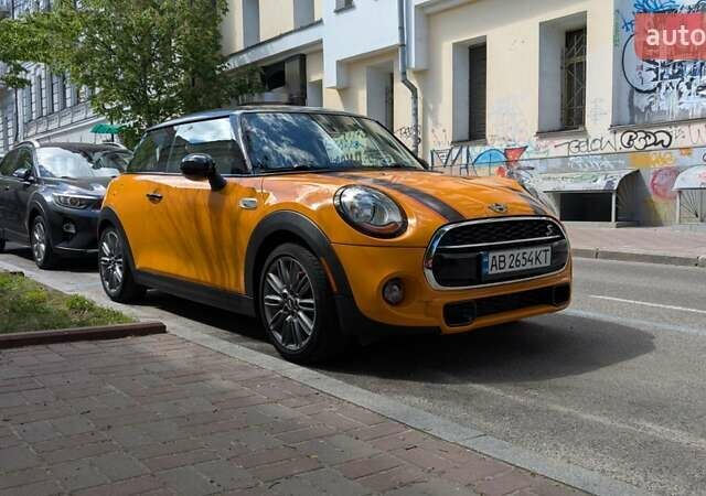 Оранжевый Мини Hatch, объемом двигателя 1.5 л и пробегом 92 тыс. км за 14500 $, фото 1 на Automoto.ua