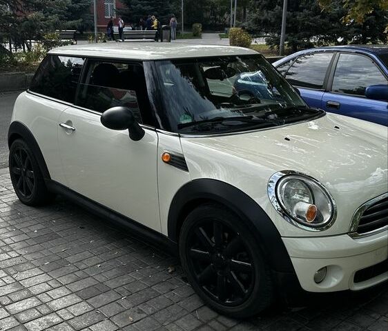 Бежевый Мини Ван, объемом двигателя 1.4 л и пробегом 203 тыс. км за 6500 $, фото 1 на Automoto.ua