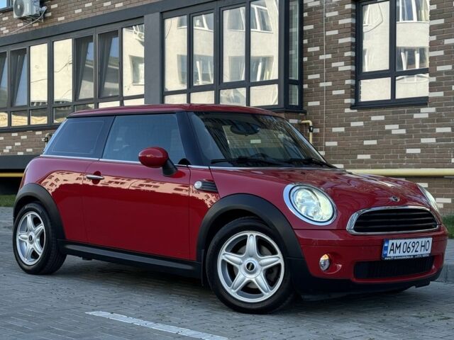 Червоний Міні One, об'ємом двигуна 1.4 л та пробігом 195 тис. км за 5600 $, фото 1 на Automoto.ua