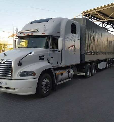 Білий МАК Vision, об'ємом двигуна 12 л та пробігом 100 тис. км за 22000 $, фото 1 на Automoto.ua