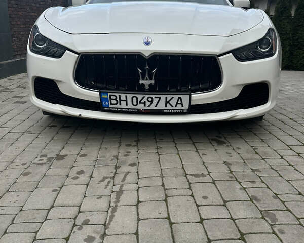 Белый Мазерати Гибли, объемом двигателя 2.98 л и пробегом 118 тыс. км за 21999 $, фото 1 на Automoto.ua