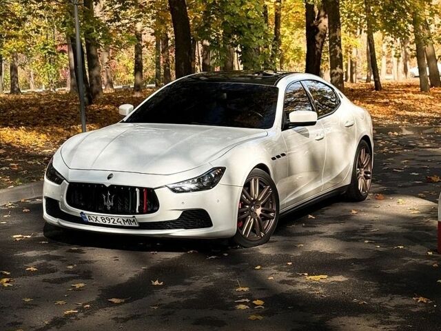 Білий Мазераті Ghibli, об'ємом двигуна 3 л та пробігом 68 тис. км за 24000 $, фото 1 на Automoto.ua