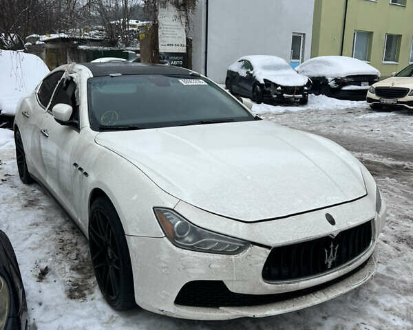Білий Мазераті Ghibli, об'ємом двигуна 2.98 л та пробігом 118 тис. км за 12500 $, фото 1 на Automoto.ua