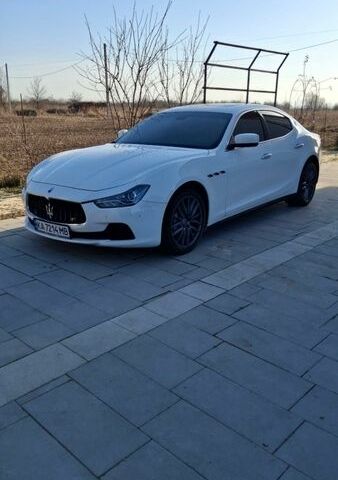 Белый Мазерати Гибли, объемом двигателя 2.99 л и пробегом 120 тыс. км за 27450 $, фото 1 на Automoto.ua