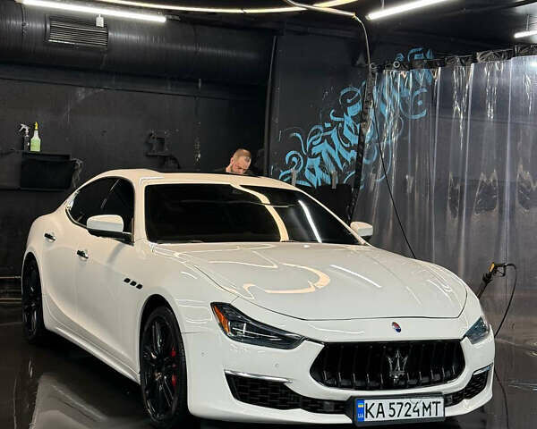 Мазерати Гибли 2019 в Киеве на Automoto.ua Белый Мазерати Гибли, объемом двигателя 2.98 л и пробегом 55 тыс. км за 35000 $, фото 1 на Automoto.ua
