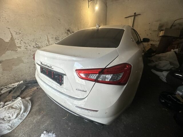 Білий Мазераті Ghibli, об'ємом двигуна 3 л та пробігом 57 тис. км за 9999 $, фото 1 на Automoto.ua
