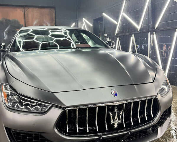 Серый Мазерати Гибли, объемом двигателя 2.98 л и пробегом 111 тыс. км за 25000 $, фото 1 на Automoto.ua