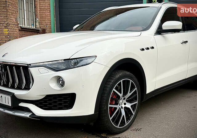 Білий Мазераті Леванте, об'ємом двигуна 2.98 л та пробігом 35 тис. км за 39500 $, фото 1 на Automoto.ua