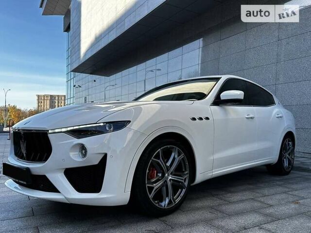 Белый Мазерати Леванте, объемом двигателя 3.8 л и пробегом 55 тыс. км за 65000 $, фото 1 на Automoto.ua