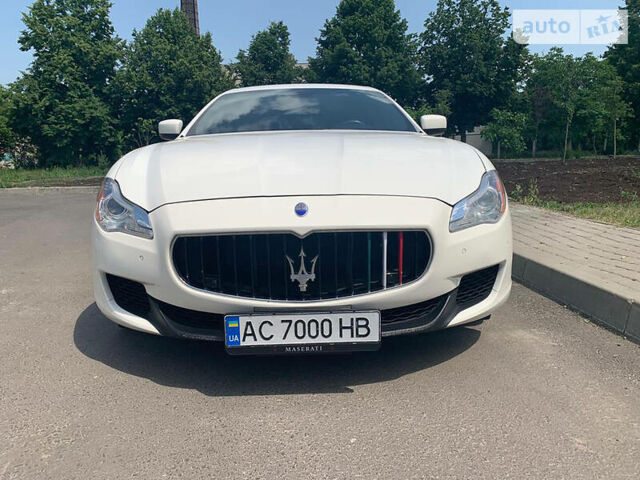 Білий Мазераті Quattroporte, об'ємом двигуна 3 л та пробігом 145 тис. км за 33000 $, фото 1 на Automoto.ua