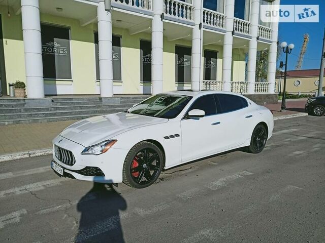 Білий Мазераті Quattroporte, об'ємом двигуна 3 л та пробігом 74 тис. км за 37000 $, фото 1 на Automoto.ua