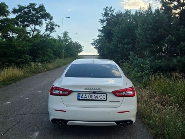 Білий Мазераті Quattroporte, об'ємом двигуна 3 л та пробігом 80 тис. км за 42000 $, фото 1 на Automoto.ua
