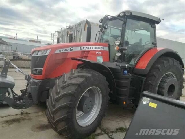 Красный Массей Фергюсон 8740S, объемом двигателя 8.4 л и пробегом 10 тыс. км за 199629 $, фото 1 на Automoto.ua