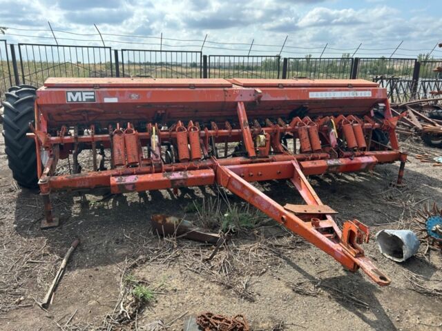 Красный Массей Фергюсон МФ, объемом двигателя 0 л и пробегом 0 тыс. км за 1446 $, фото 1 на Automoto.ua