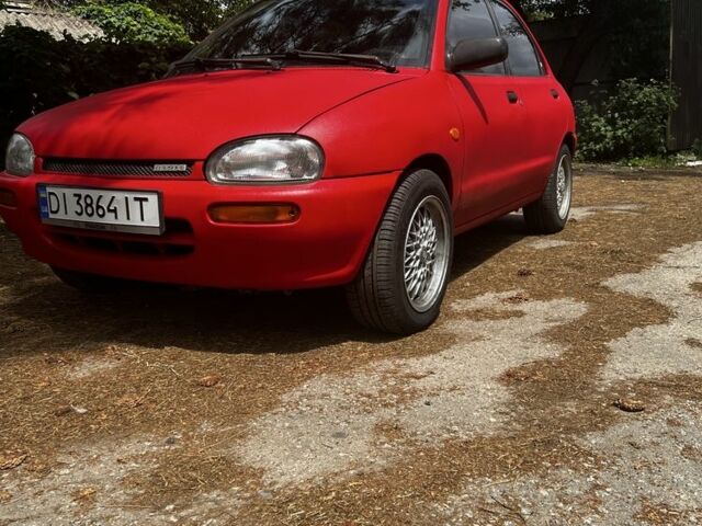 Красный Мазда 121, объемом двигателя 1.3 л и пробегом 333 тыс. км за 1650 $, фото 1 на Automoto.ua