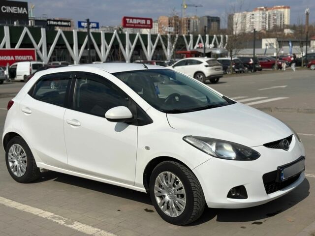 Білий Мазда 2, об'ємом двигуна 1.4 л та пробігом 240 тис. км за 4800 $, фото 1 на Automoto.ua