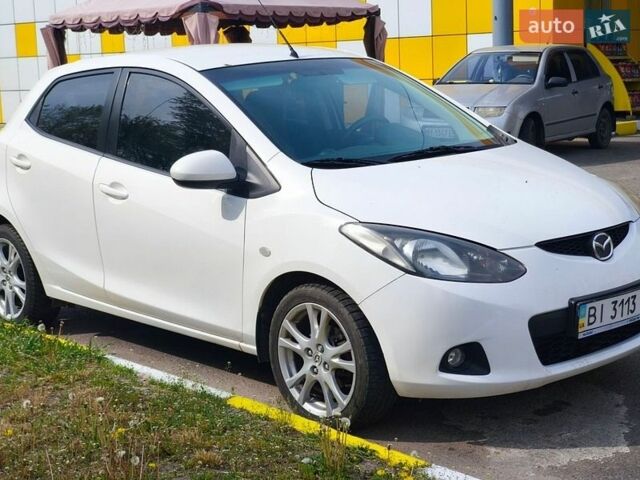 Белый Мазда 2, объемом двигателя 1.5 л и пробегом 165 тыс. км за 5300 $, фото 1 на Automoto.ua