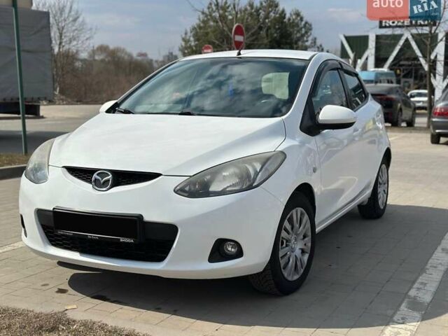 Белый Мазда 2, объемом двигателя 1.4 л и пробегом 240 тыс. км за 4500 $, фото 1 на Automoto.ua