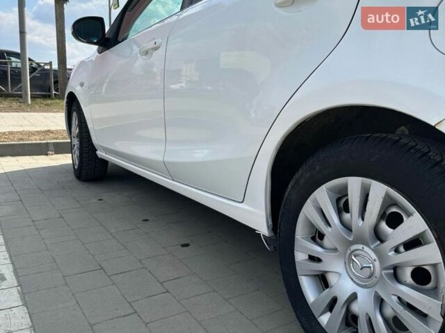 Білий Мазда 2, об'ємом двигуна 1.4 л та пробігом 240 тис. км за 4800 $, фото 1 на Automoto.ua