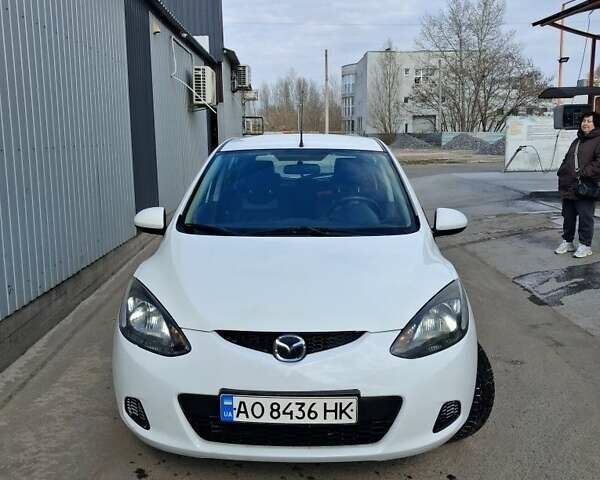 Белый Мазда 2, объемом двигателя 1.4 л и пробегом 121 тыс. км за 5500 $, фото 1 на Automoto.ua